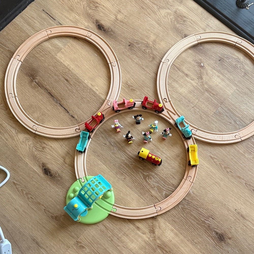 Brio Mickey mouse track w/ extra characters and cars